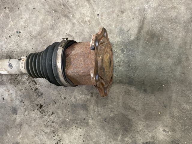 bontott AUDI Q5 Jobb Féltengely