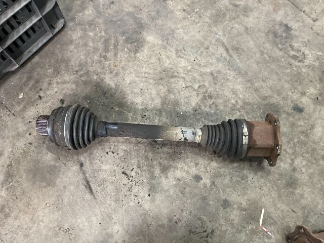 bontott AUDI Q5 Jobb Féltengely