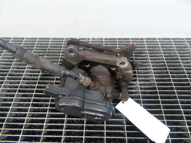 bontott AUDI Q5 Jobb hátsó Féknyereg Munkahengerrel