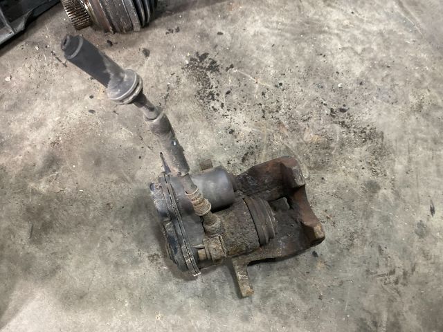 bontott AUDI Q5 Jobb hátsó Féknyereg Munkahengerrel