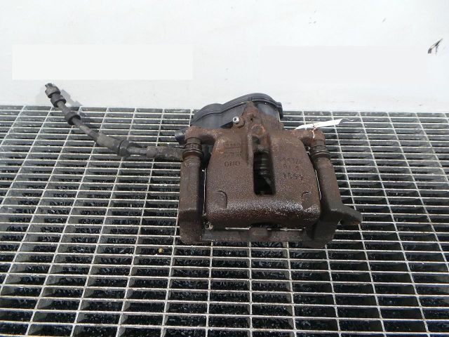 bontott AUDI Q5 Jobb hátsó Féknyereg Munkahengerrel