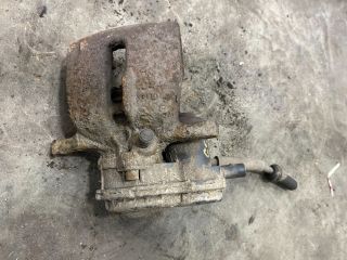 bontott AUDI Q5 Jobb hátsó Féknyereg Munkahengerrel