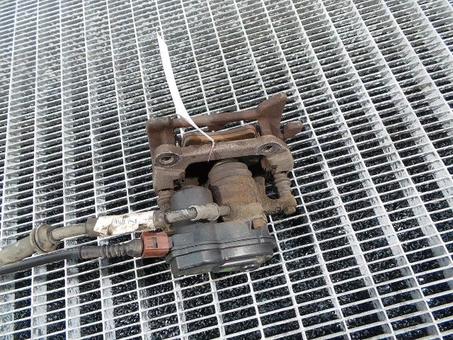 bontott AUDI Q5 Jobb hátsó Féknyereg Munkahengerrel