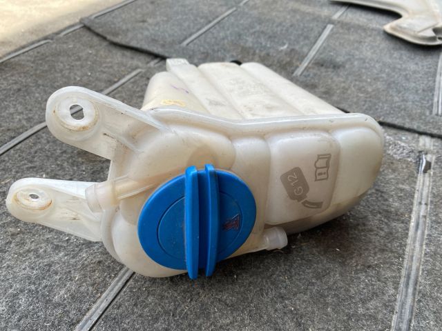 bontott AUDI Q5 Kiegyenlítő Tartály