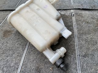 bontott AUDI Q5 Kiegyenlítő Tartály