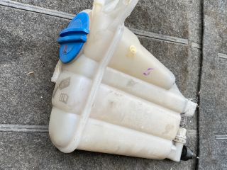 bontott AUDI Q5 Kiegyenlítő Tartály