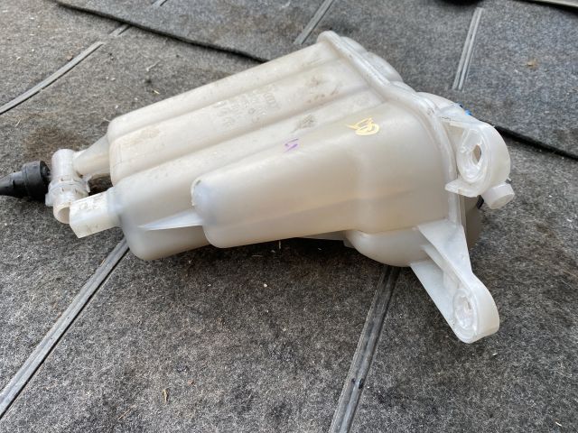 bontott AUDI Q5 Kiegyenlítő Tartály