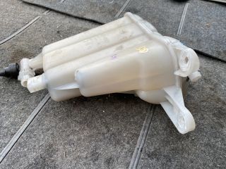 bontott AUDI Q5 Kiegyenlítő Tartály