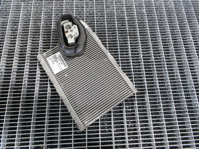 bontott AUDI Q5 Klímahűtő Radiátor