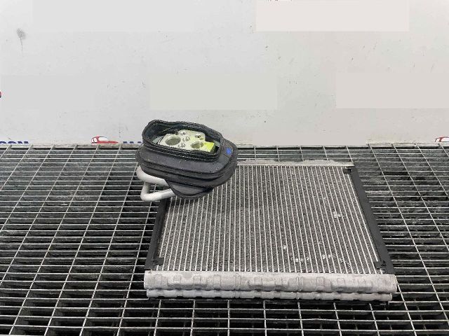 bontott AUDI Q5 Klímahűtő Radiátor