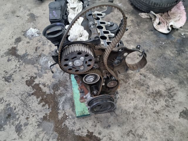 bontott AUDI Q5 Motor (Fűzött blokk hengerfejjel)