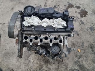 bontott AUDI Q5 Motor (Fűzött blokk hengerfejjel)