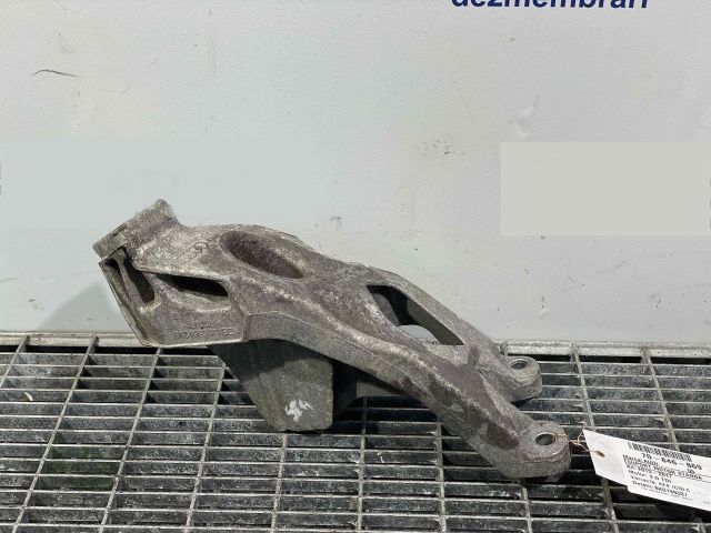 bontott AUDI Q5 Motor Tartó Bak Bal