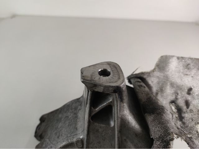 bontott AUDI Q5 Motor Tartó Bak (Fém)