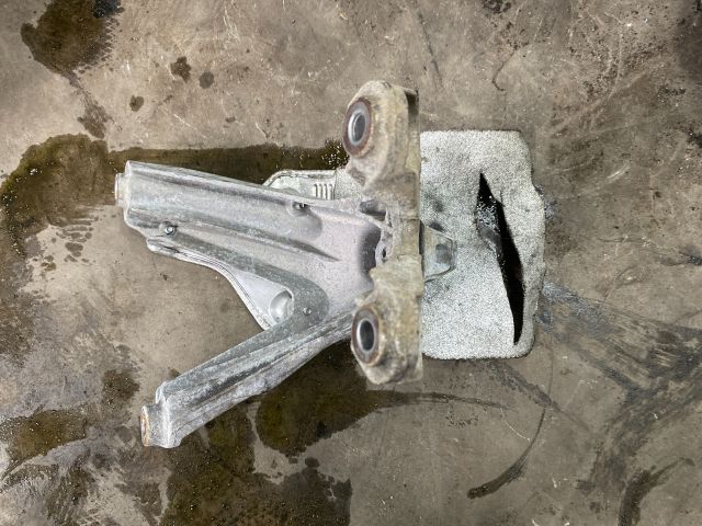 bontott AUDI Q5 Motor Tartó Bak (Fém)