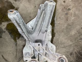 bontott AUDI Q5 Motor Tartó Bak (Fém)