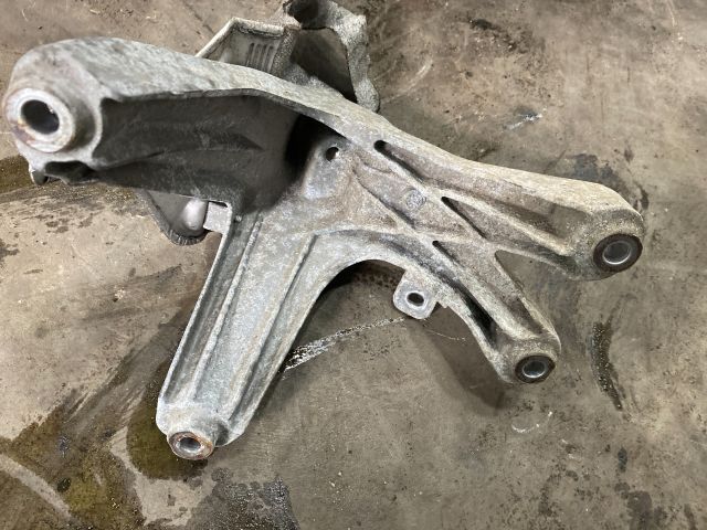 bontott AUDI Q5 Motor Tartó Bak (Fém)