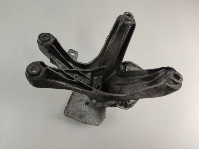 bontott AUDI Q5 Motor Tartó Bak (Fém)