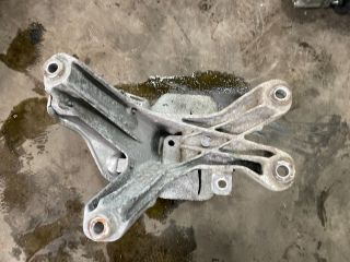 bontott AUDI Q5 Motor Tartó Bak (Fém)