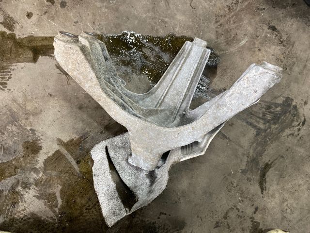 bontott AUDI Q5 Motor Tartó Bak (Fém)