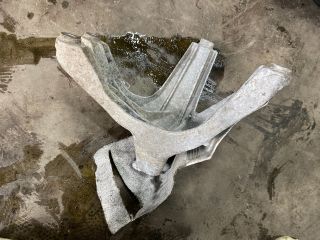 bontott AUDI Q5 Motor Tartó Bak (Fém)