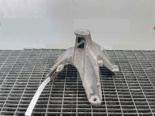 bontott AUDI Q5 Motor Tartó Bak Jobb