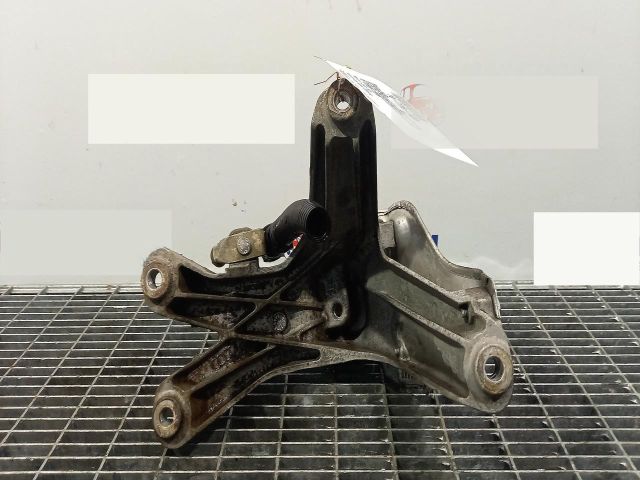 bontott AUDI Q5 Motor Tartó Bak Jobb