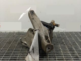 bontott AUDI Q5 Motor Tartó Bak Jobb