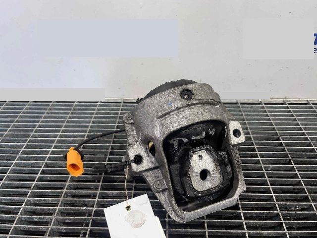 bontott AUDI Q5 Motor Tartó Bak (Pozíciófüggetlen)