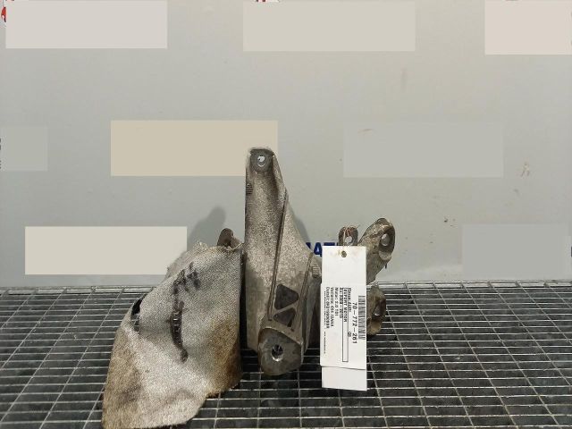 bontott AUDI Q5 Motor Tartó Bak (Pozíciófüggetlen)