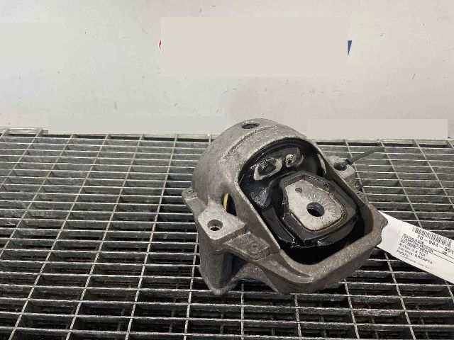 bontott AUDI Q5 Motor Tartó Bak (Pozíciófüggetlen)