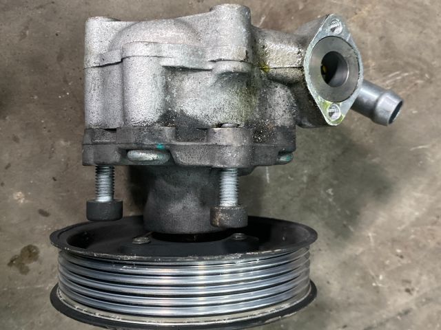 bontott AUDI Q5 Nagynyomású Szivattyú Bordáskerék / Lánckerék