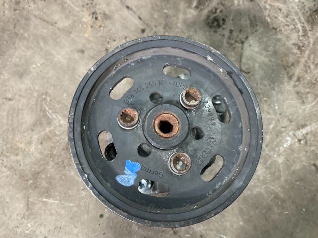 bontott AUDI Q5 Nagynyomású Szivattyú Bordáskerék / Lánckerék