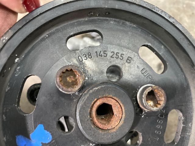 bontott AUDI Q5 Nagynyomású Szivattyú Bordáskerék / Lánckerék