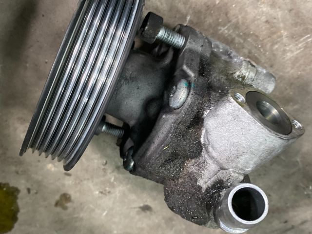 bontott AUDI Q5 Nagynyomású Szivattyú Bordáskerék / Lánckerék