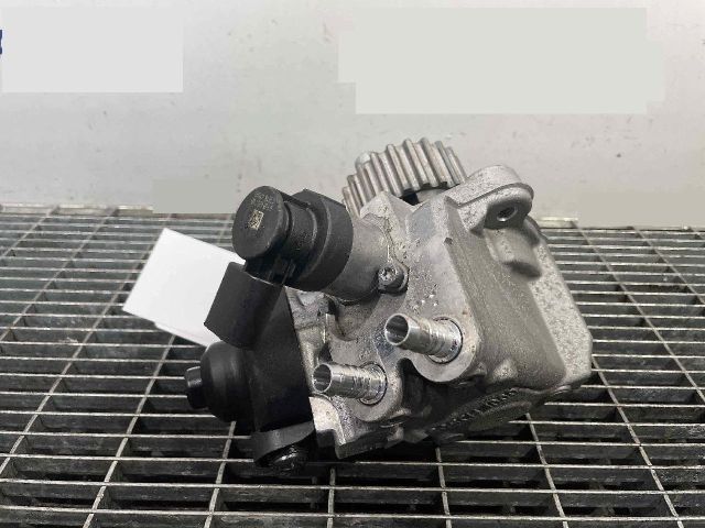 bontott AUDI Q5 Nagynyomású Szivattyú