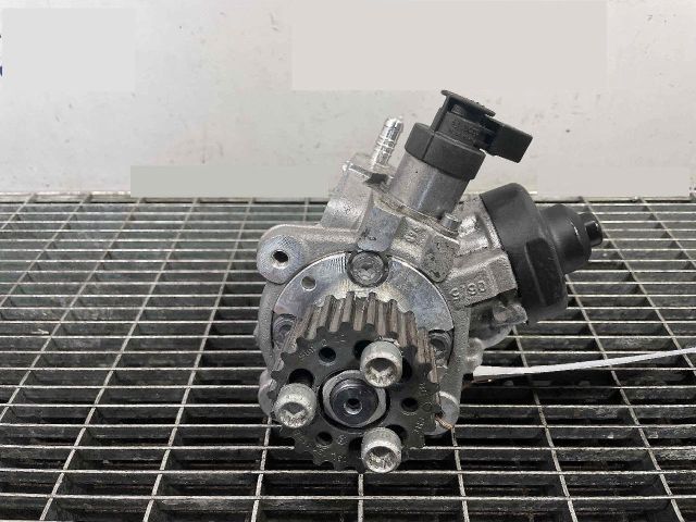 bontott AUDI Q5 Nagynyomású Szivattyú