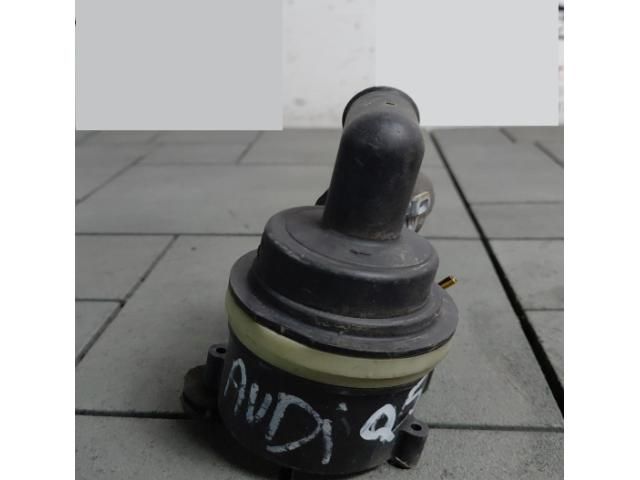 bontott AUDI Q5 Vízpumpa