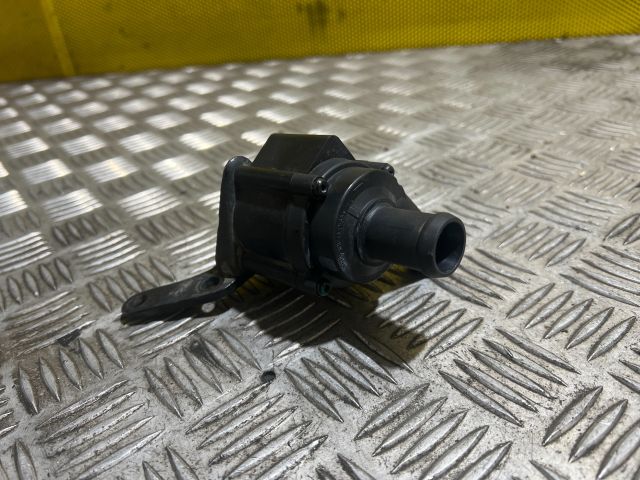 bontott AUDI Q5 Vízpumpa