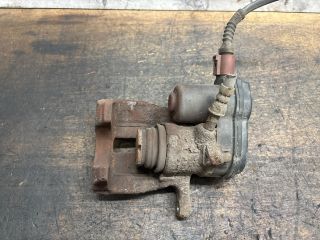 bontott AUDI Q5 Bal hátsó Féknyereg Munkahengerrel