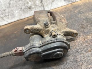 bontott AUDI Q5 Bal hátsó Féknyereg Munkahengerrel