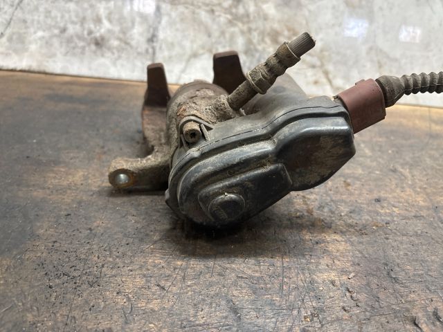 bontott AUDI Q5 Bal hátsó Féknyereg Munkahengerrel