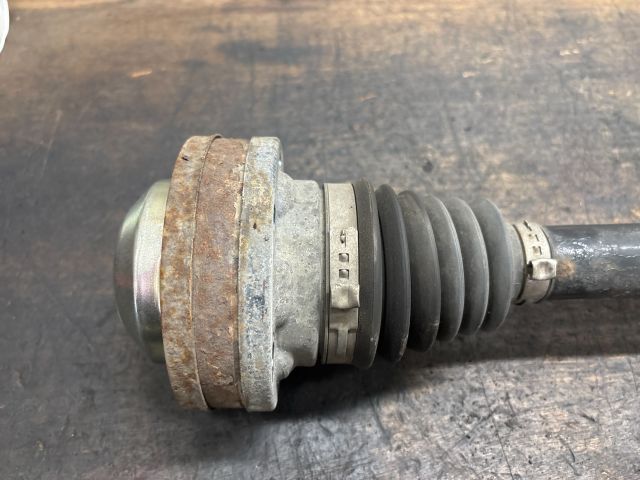 bontott AUDI Q5 Bal hátsó Féltengely