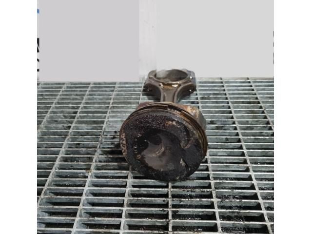 bontott AUDI Q5 Dugattyú