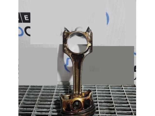 bontott AUDI Q5 Dugattyú