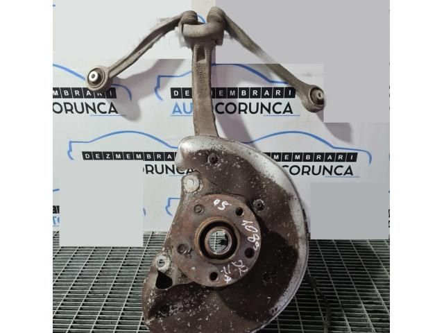 bontott AUDI Q5 Jobb első Csonkállvány