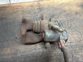 bontott AUDI Q5 Jobb hátsó Féknyereg Munkahengerrel