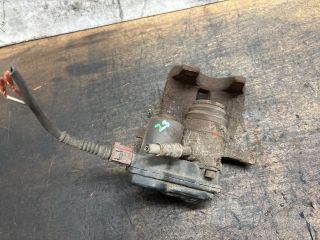 bontott AUDI Q5 Jobb hátsó Féknyereg Munkahengerrel