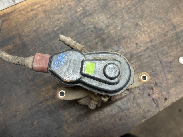 bontott AUDI Q5 Jobb hátsó Féknyereg Munkahengerrel