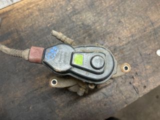 bontott AUDI Q5 Jobb hátsó Féknyereg Munkahengerrel